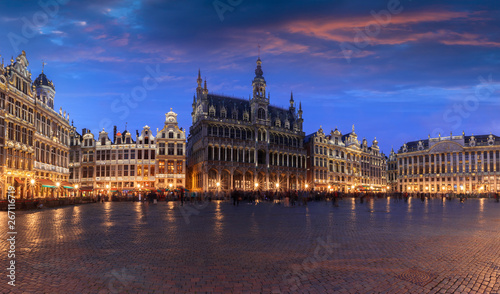 Grand Place in Brussels at night, Belgium © LALSSTOCK
