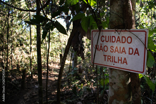 Não saia da trilha, cuidado