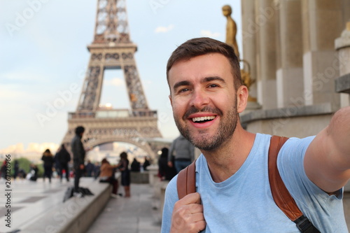 Canvas Print Ecstatic tourist in the Eiffel tower