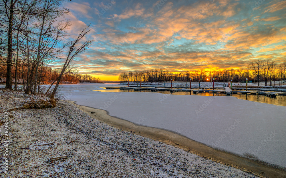 Obraz premium Sunrise on lake