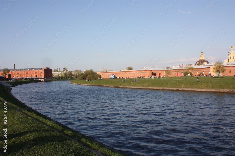 Fototapeta premium the view of the canal and the Museum of weapons in St. Petersburg 