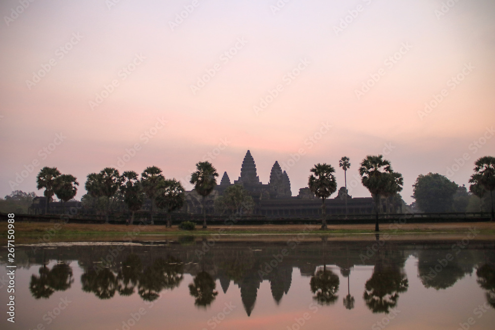 Naklejka premium Ankor Wat while sunrise