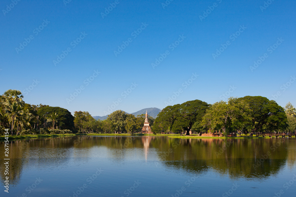 Obraz premium Sukhothai Lake Ruins