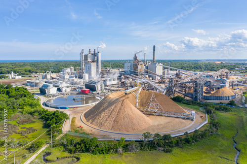 Fotografiet Paper Mill In Northeast Florida