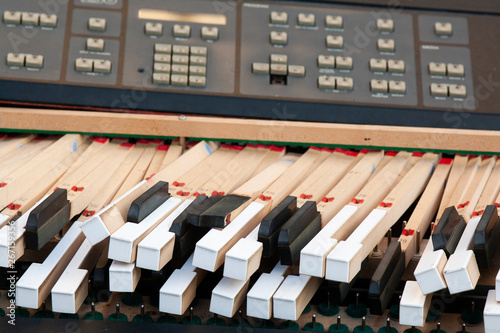 broken electronic piano photo