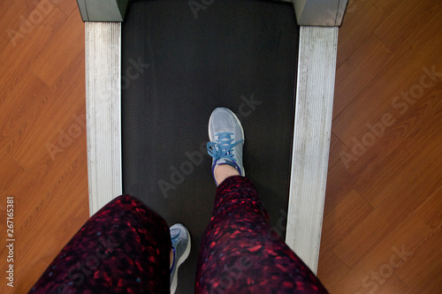 Knee bent running on treadmill