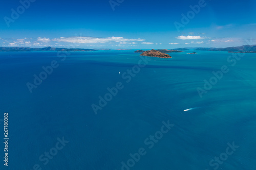 Luftaufnahme beim Helikopter-Rundflug   ber Whitsunday Island in Australien