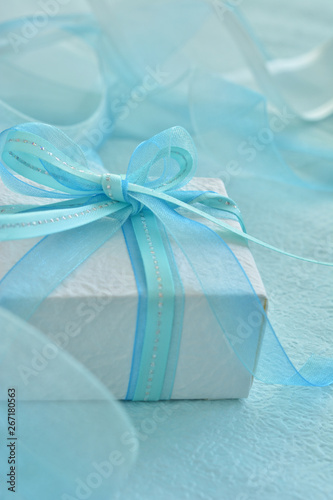 Gift box with ribbon © tamayura39