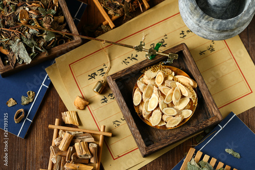 Fotografie Chinese traditional herbal medicine in steelyard