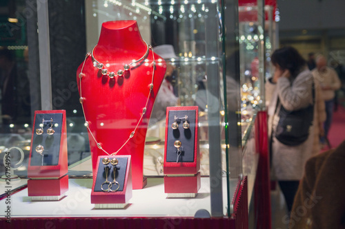 Photos Various jewels on the jewelry shop window