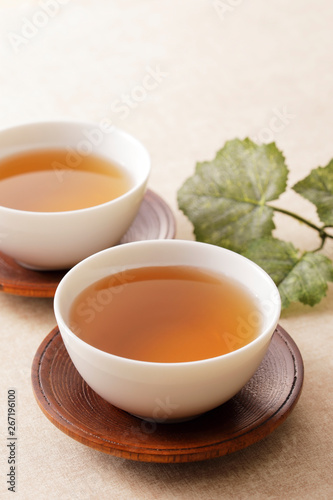 杜仲茶 Eucommia leaf tea