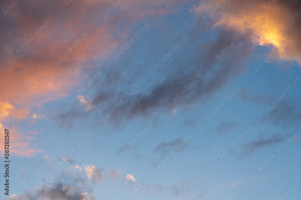 Wolkenformation bei Sonnenuntergang Wolkenformation bei Sonnenuntergang