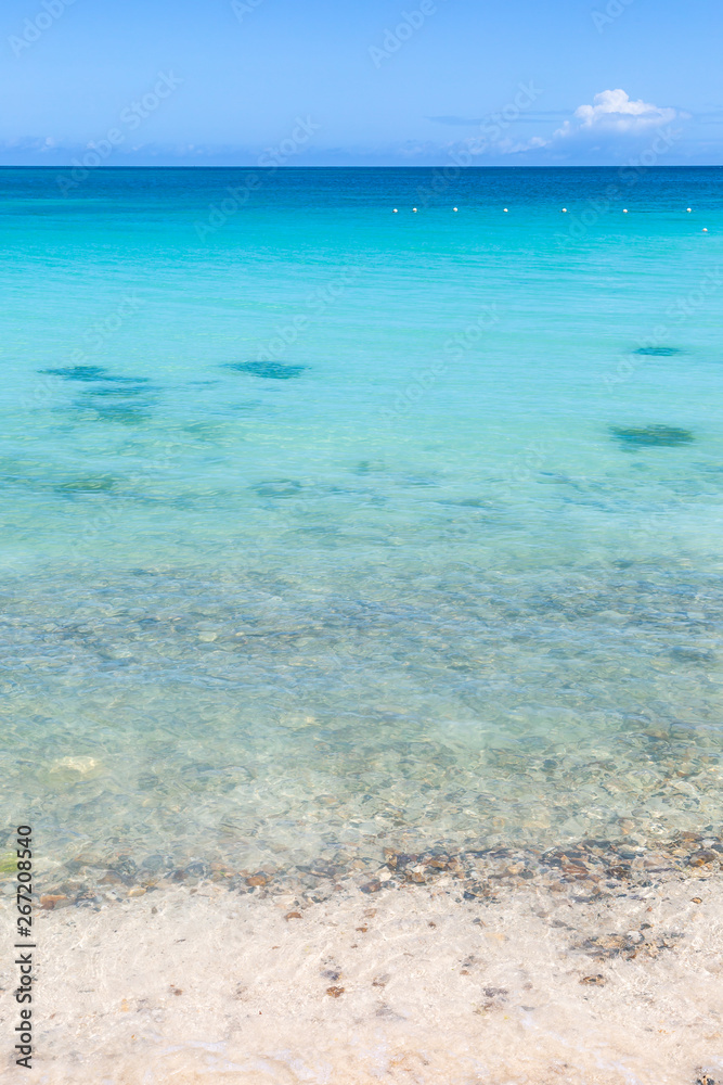 Obraz premium Looking out over the turquoise Caribbean Sea, with a blue sky overhead