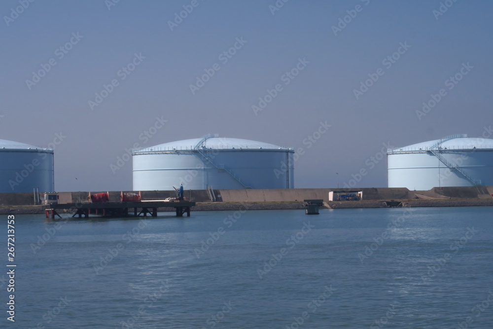 réservoir de pétrole industrie pétrolière réservoir de pétrole industrie pétrolière