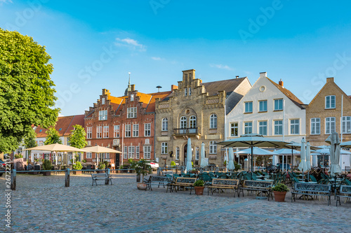 Marktplatz in Friedrichstadt mit seiner berühmten Architektur photo