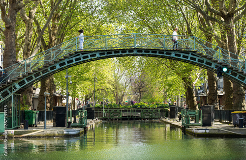 Quadro su tela Paris - Kanal St. Martin: Brücke mit Bäumen