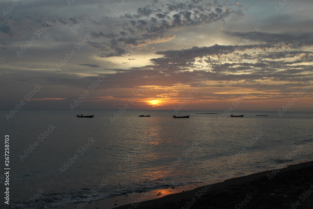 Coucher de soleil sur une plage des Caraïbes