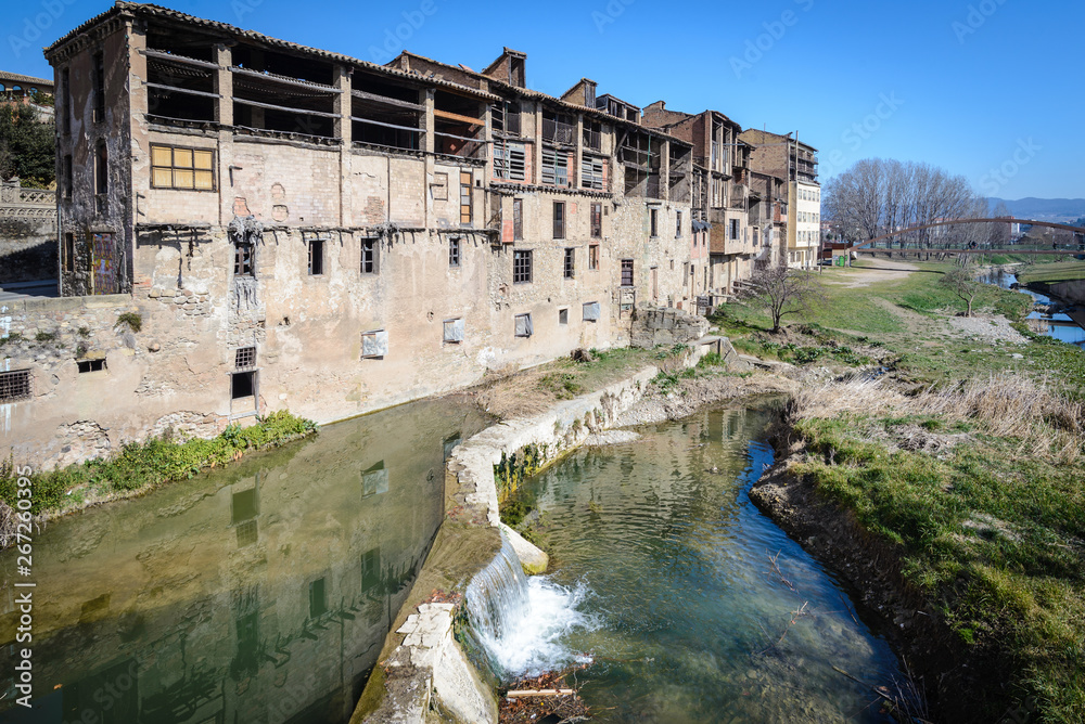 Antiguas curtidorias (adoberies) al lado del rio Meder en la ciudad de Vic, comarca de Osona, Cataluña, españa