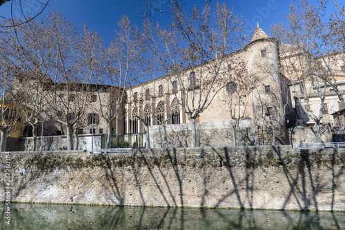 Catedral neoclasica con torre campanario románico en la ciudad de Vic, comarca de Osona, Cataluña, España