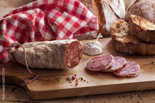 Fototapeta Naklejka Na Ścianę i Meble -  Saucisson_charcuterie
