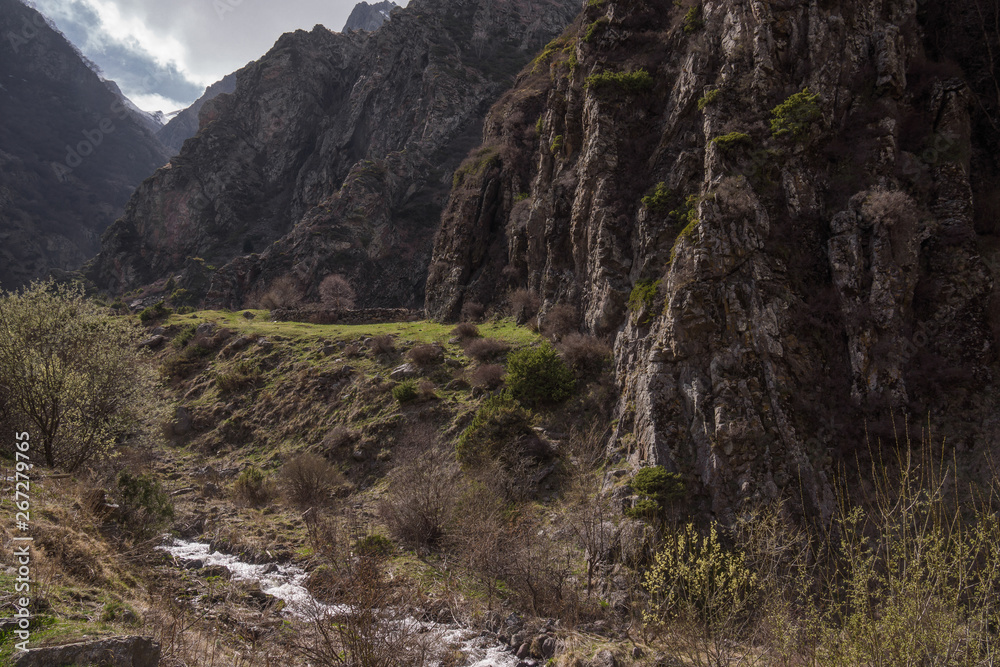caucasus trekking in kazbegi