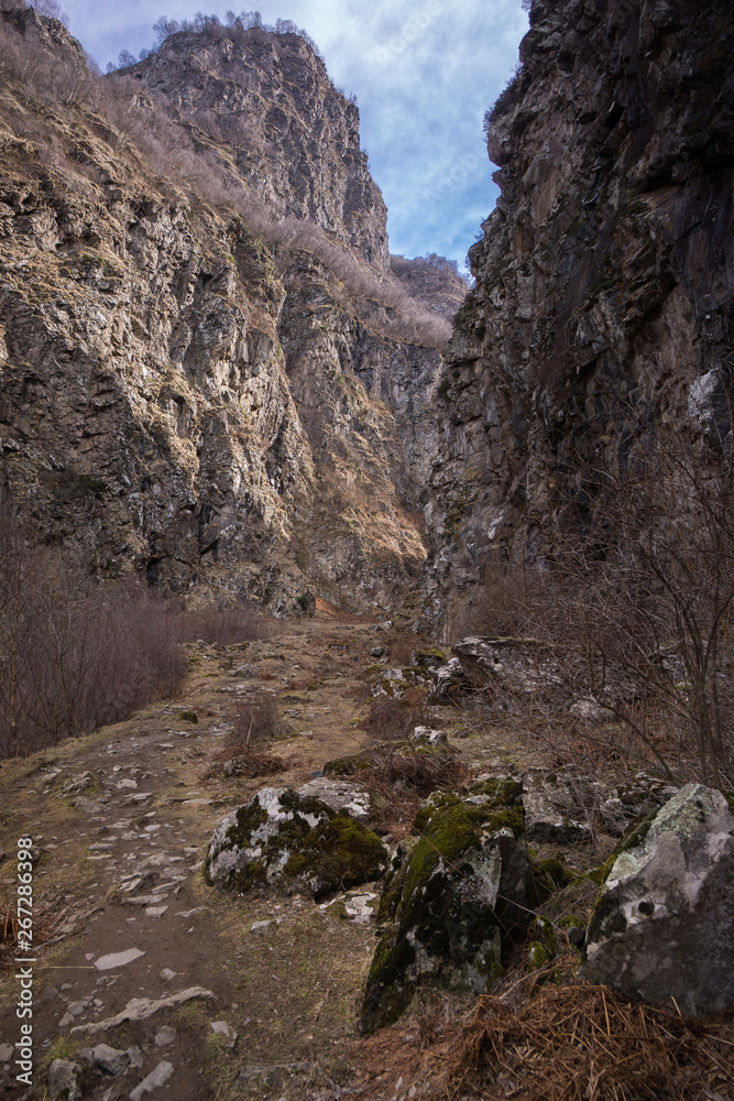 Obraz premium canyon in kazbegi national park