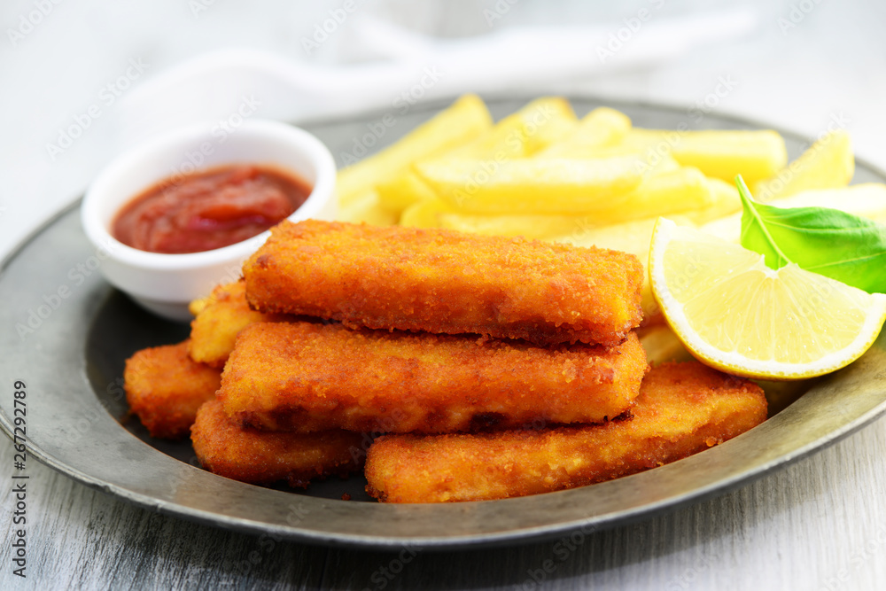 Fischstäbchen mit Pommes Frites