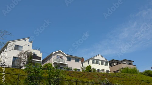 Wallpaper Mural 高台に建つ 住宅街　イメージ 春　青空　コピースペース　 Torontodigital.ca