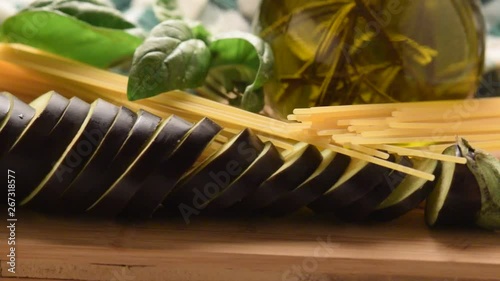 Spaghetti alla norma 파스타 알라 노르마 ft8106_0608 Cucina italiana  Pasta ca sassa e mulinciani