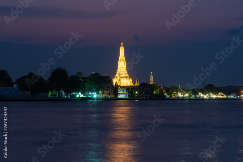 Wat arun in twilight. © vachiraphan