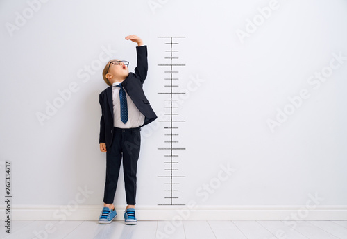 Fototapeta Kid is measuring the growth