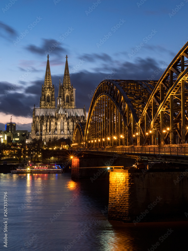 Fototapeta premium December, 2018: Night view of Hohenzollern Bridge and the cathedral in Cologne, Germany