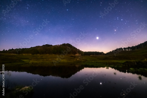湖面の星 © Ihatove_inc