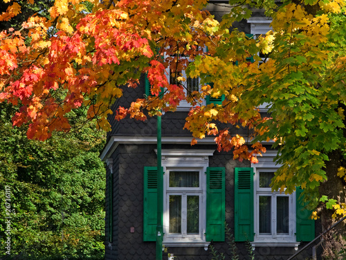 Bergisches Haus im Herbst