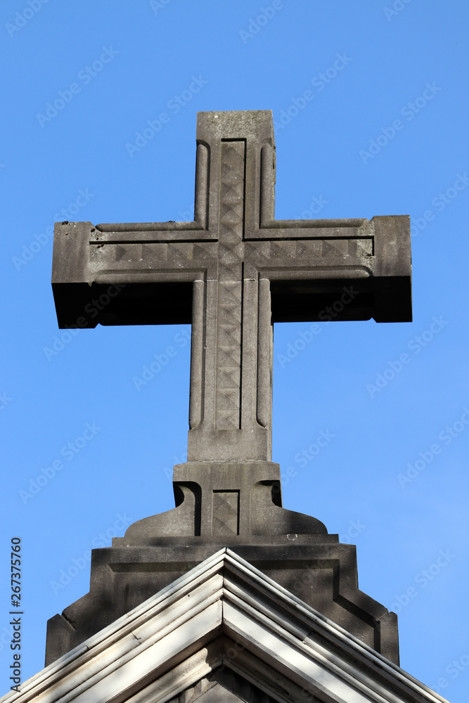 La croix sur la chapelle