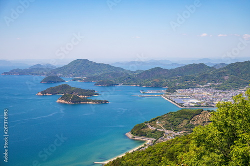 Fotografía Landscape of islands on the Seto Inland Sea, Mitoyo city,Shikoku,Japan