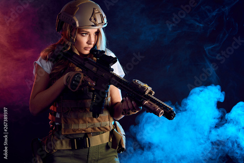 Εκτύπωση καμβά Female storm trooper in military camouflage uniform protected with helmet, body