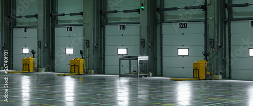Foto Warehouse interior and industrial doors