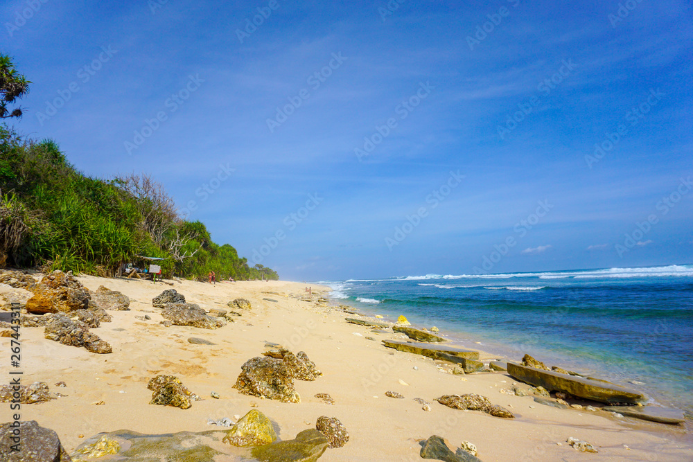 Secluded golden sandy beach, azure ocean water Golden sandy beach Uluwatu, Bali Secluded golden sandy beach, azure ocean water Golden sandy beach Uluwatu, Bali