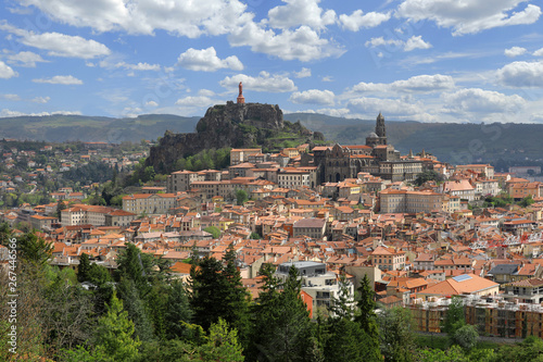 Vue sur la ville du Puy-en-Velay préfecture de la Haute-Loire