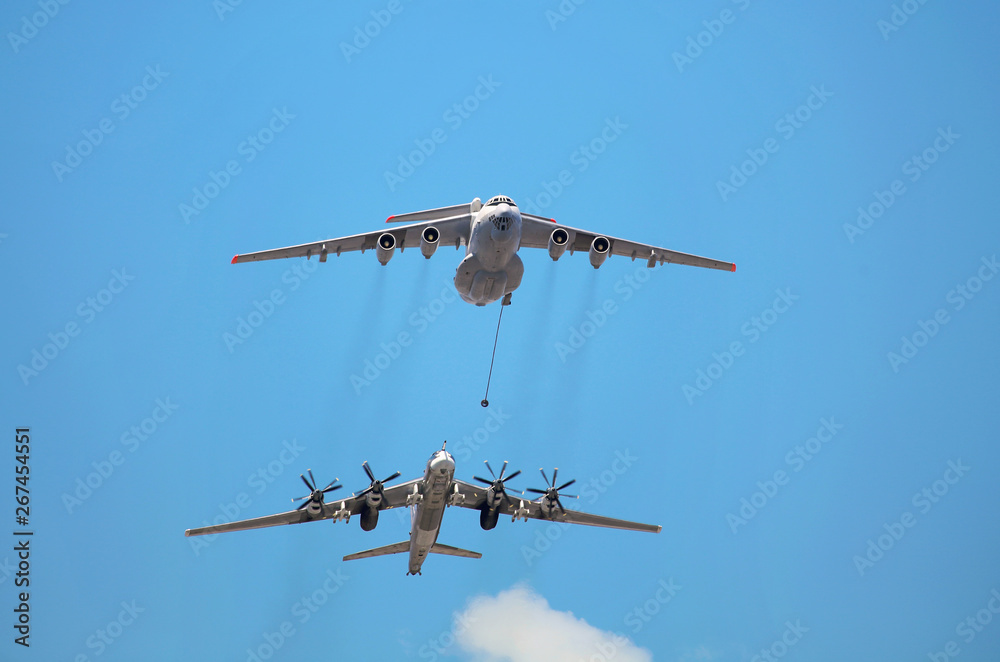 Refueling operation by the Air Force