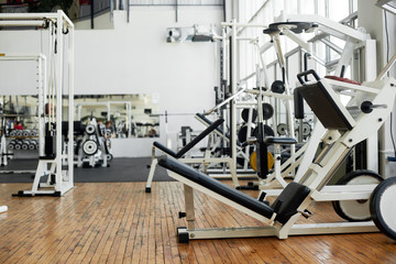 Fotobehang Fitness Modern interieur van sportclub met toestellen  © DenisProduction.com
