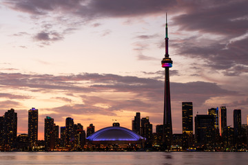 Crédence de cuisine Toronto Coucher de soleil sur les gratte-ciels torontois  © epkatsu