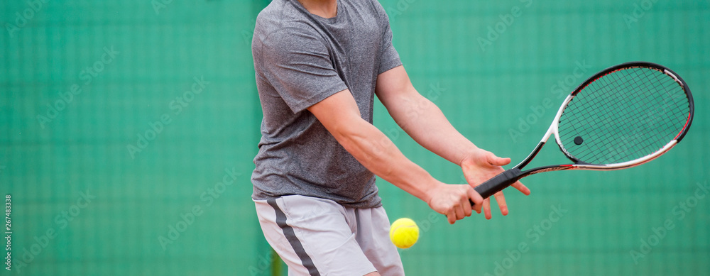 Male tennis player in action on the court - obrazy, fototapety, plakaty 