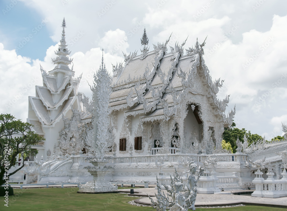 The beautiful temples in Thailand.