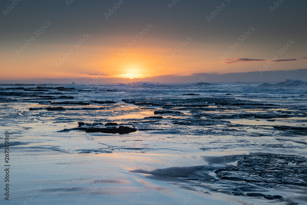 Naklejka premium Clear Skies Sunrise Seascape