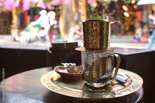 Fototapeta Naklejka Na Ścianę i Meble -  Vietnamese coffee with street view of Hoi An, Vietnam　ホイアンの通りとベトナムコーヒー