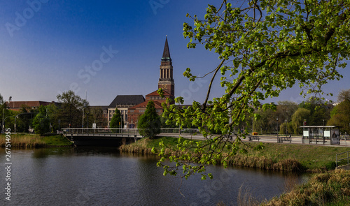 Altes Rathaus mit Park in Kiel © blende11.photo