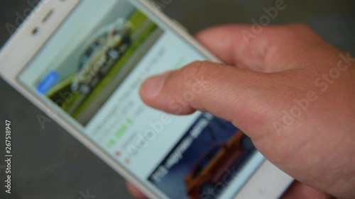 Man chooses car in smartphone