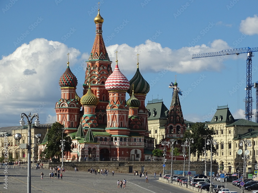 Kolorowa cerkiew świętego Wasyla na Placu Czerwonym w Moskwie - obrazy, fototapety, plakaty 